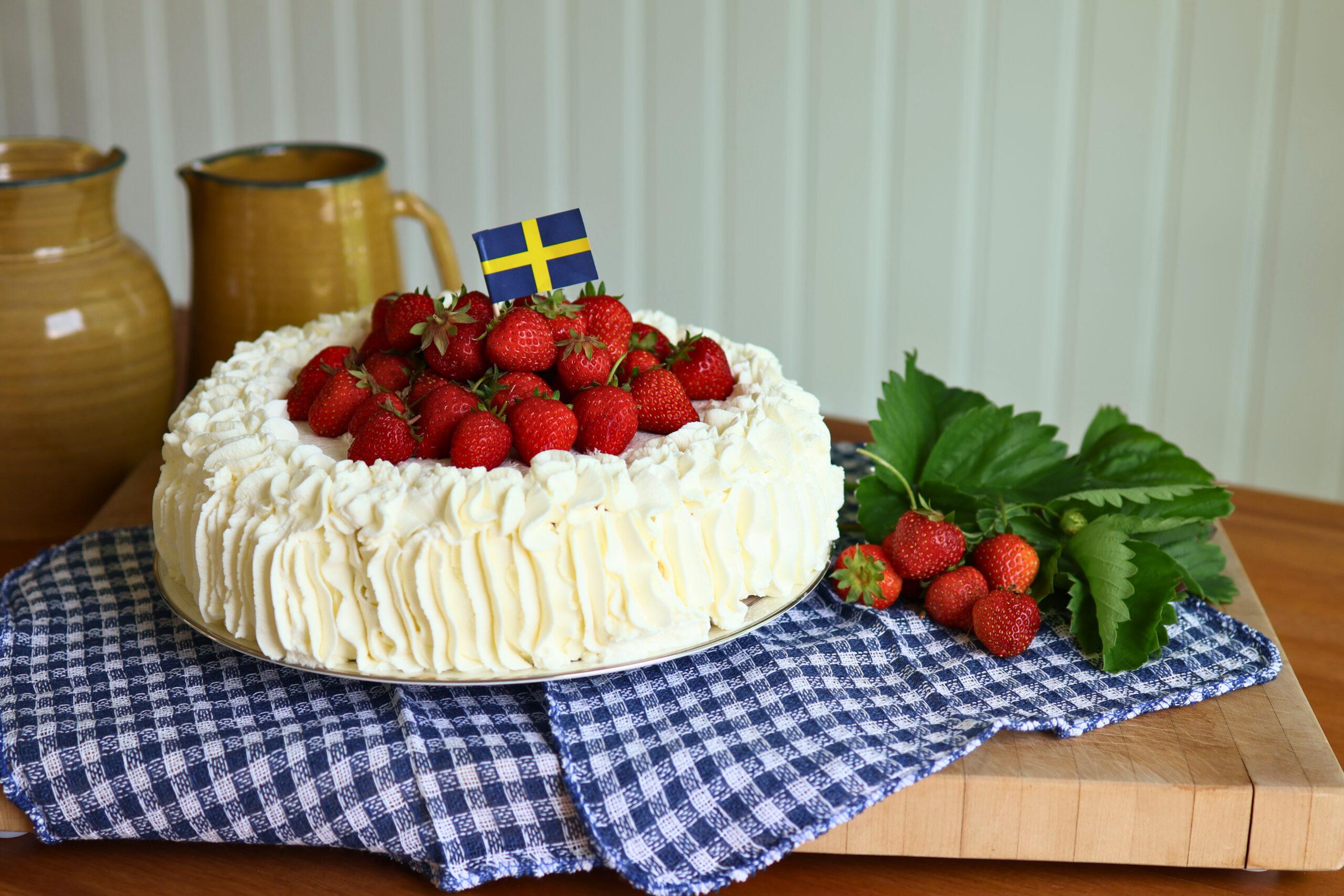 Swedish Strawberry Cake | Midsummer Cake | Jordgubbstårta | Midsommartårta | Grädtårta