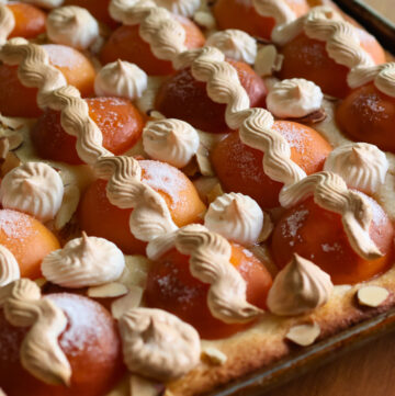 German Apricot Cake w Meringue | Aprikosenkuchen mit Baiser