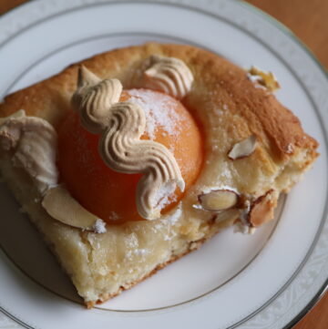 German Apricot Cake with Meringue | Aprikosenkuchen mit Baiser